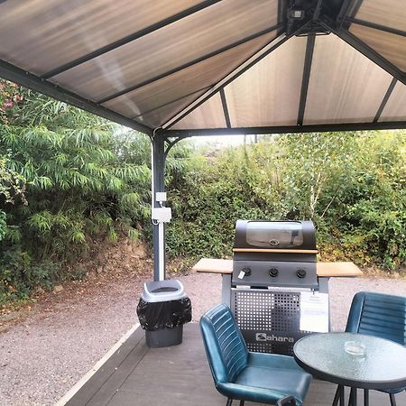Gateway Glamping Hotel Farranfore Exterior photo